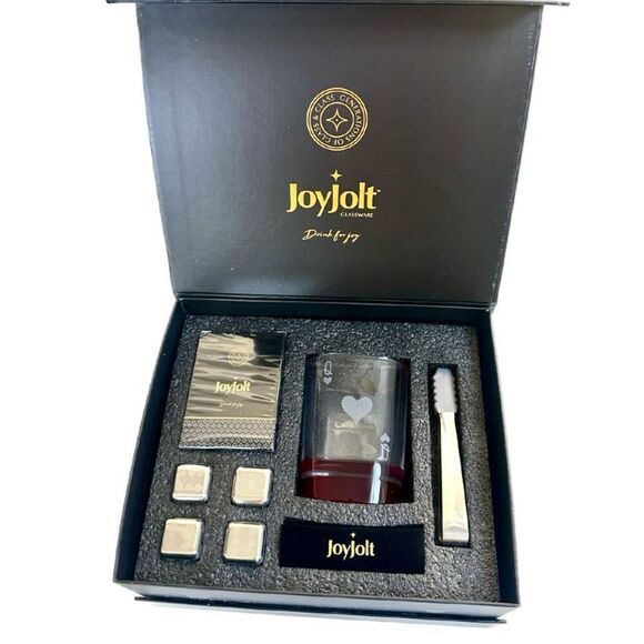 New! Poker queen of heart whiskey glass set by JoyJolt - Picture 1 of 7